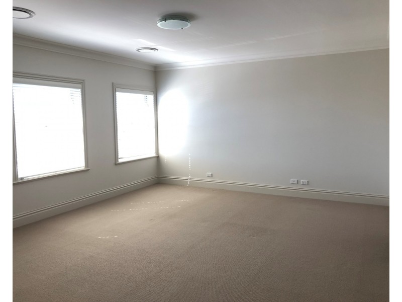 37 Young Circuit, Elderslie NSW 2570