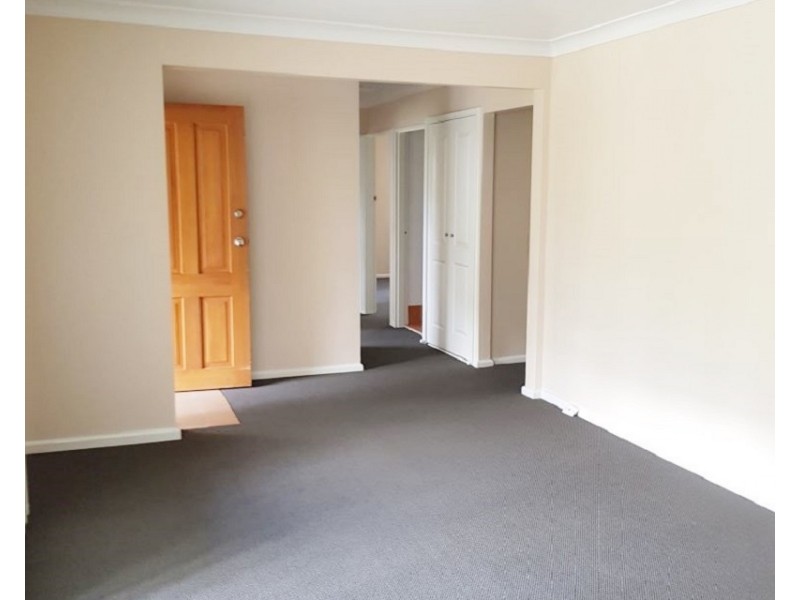 69 Lawn Avenue, Bradbury NSW 2560