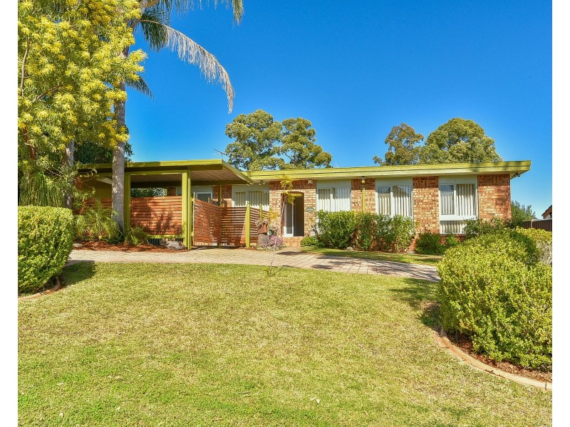 15 Tallowwood Crescent, Bradbury NSW 2560