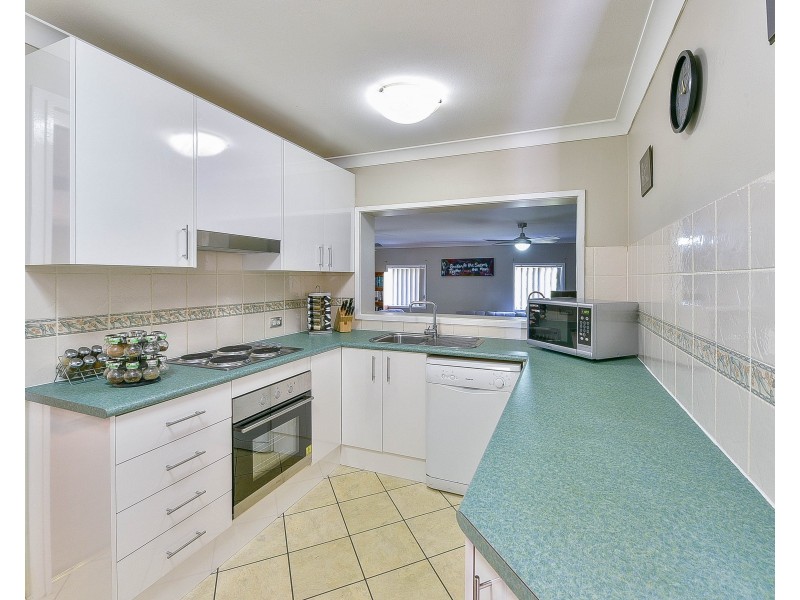 15 Tallowwood Crescent, Bradbury NSW 2560