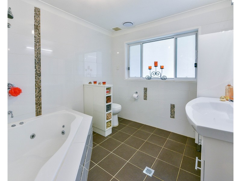 15 Tallowwood Crescent, Bradbury NSW 2560