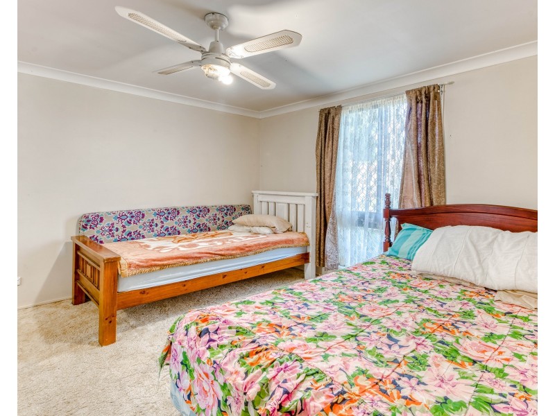 37 Lorenzo Crescent, Rosemeadow NSW 2560