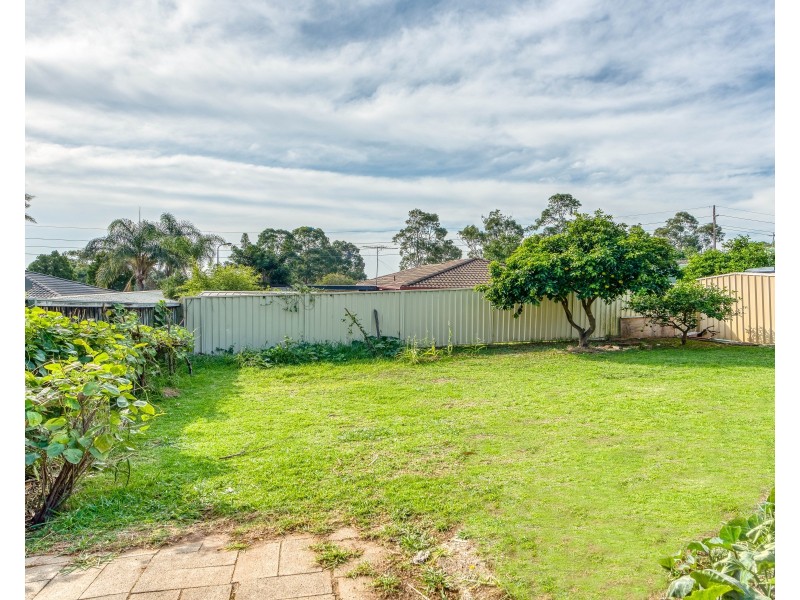 37 Lorenzo Crescent, Rosemeadow NSW 2560