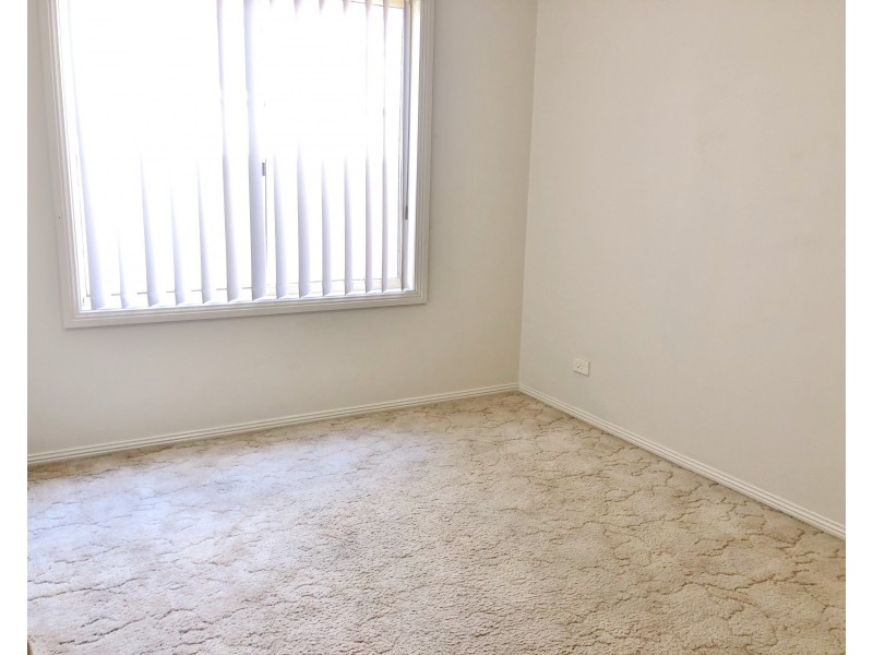 6 Bettong Place, St Helens Park NSW 2560