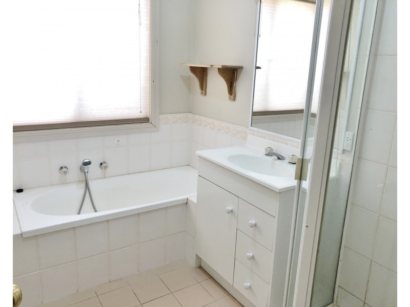 6 Bettong Place, St Helens Park NSW 2560