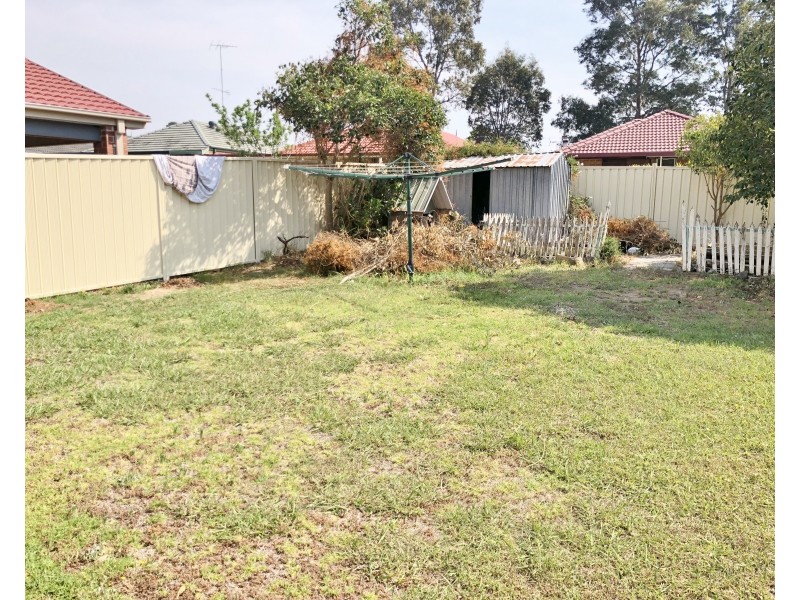 6 Bettong Place, St Helens Park NSW 2560