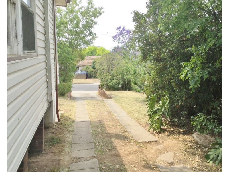 14 Rosalind Crescent, Campbelltown NSW 2560