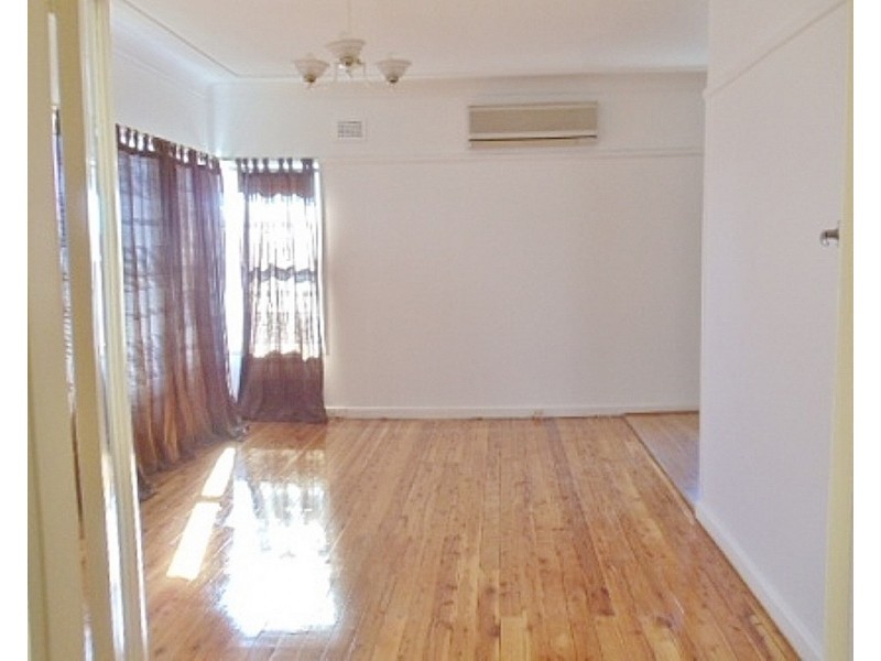 14 Rosalind Crescent, Campbelltown NSW 2560