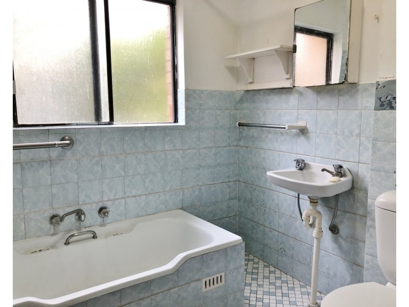 2/55 Warby Street, Campbelltown NSW 2560