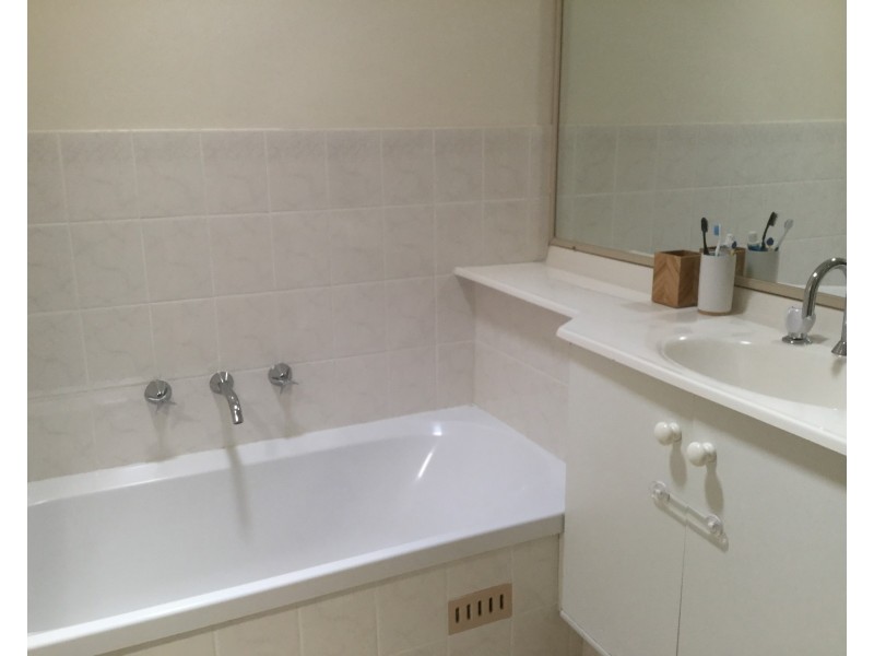 38 Larapinta Crescent, St Helens Park NSW 2560