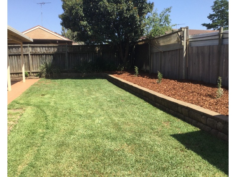 38 Larapinta Crescent, St Helens Park NSW 2560