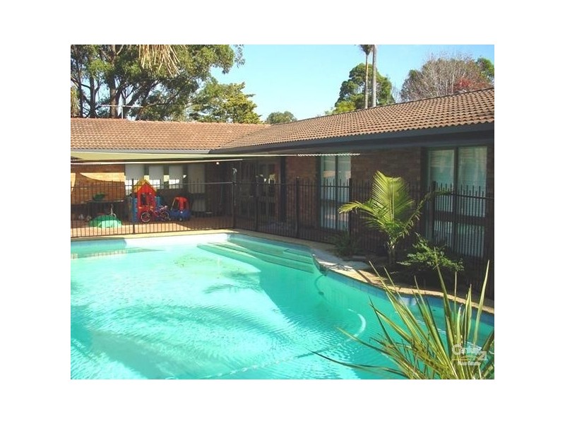 25 Chapman Ave, Castle Hill NSW 2154