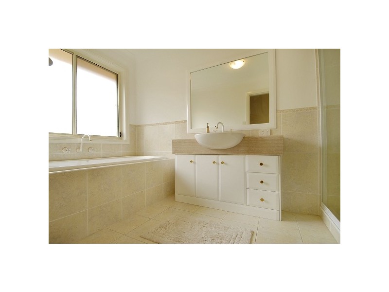 27 Beaumaris Avenue, Castle Hill NSW 2154