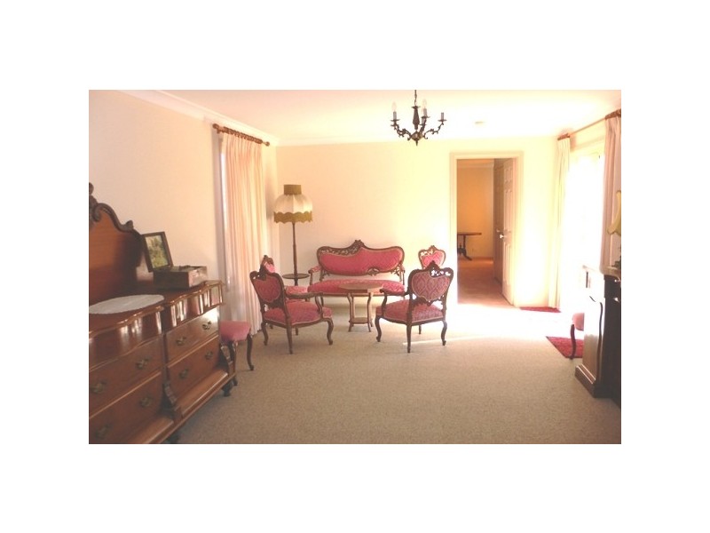 38 Beaumaris Ave, Castle Hill NSW 2154