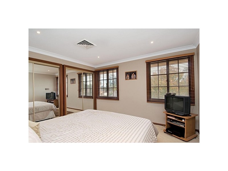 24 Chiltern Cresent, Castle Hill NSW 2154