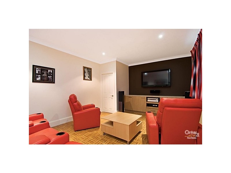 33 Grevillea Grove, Baulkham Hills NSW 2153