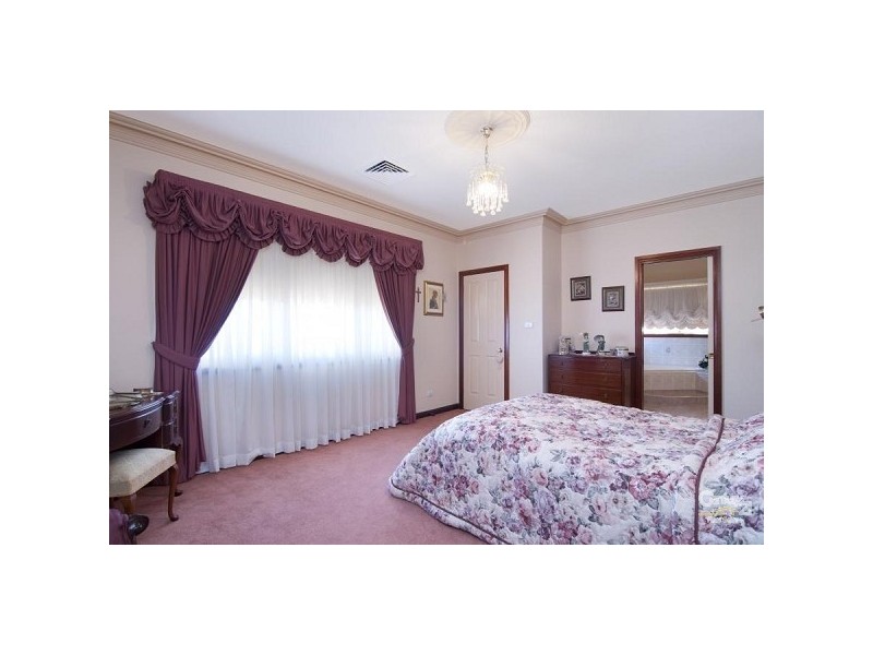 4 Grantown Court, Castle Hill NSW 2154