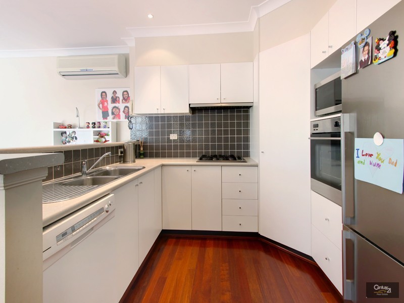 2 Roxburgh Crescent, Stanhope Gardens NSW 2768