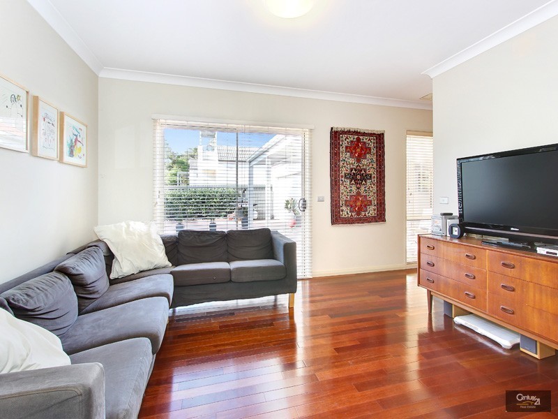 2 Roxburgh Crescent, Stanhope Gardens NSW 2768