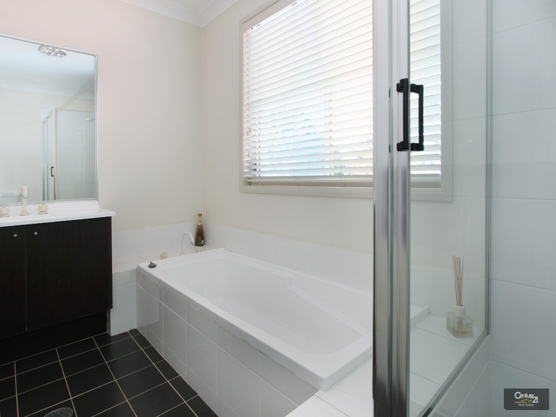 2 Roxburgh Crescent, Stanhope Gardens NSW 2768