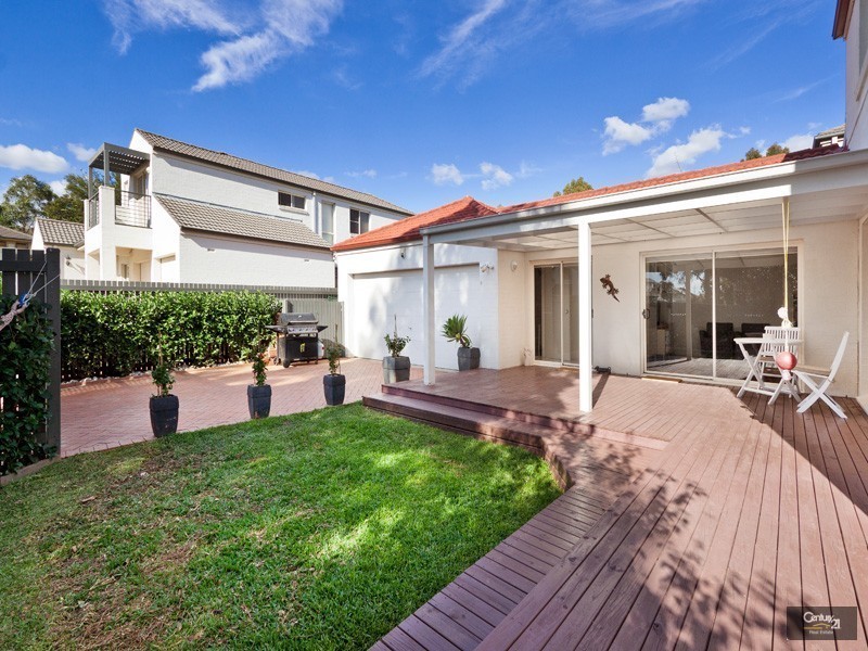 2 Roxburgh Crescent, Stanhope Gardens NSW 2768