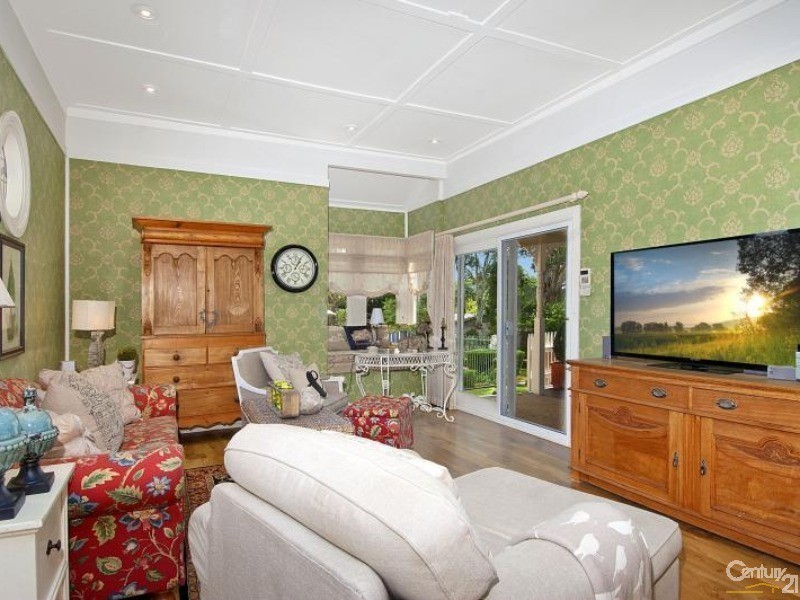 16 Ballandella Road, Toongabbie NSW 2146