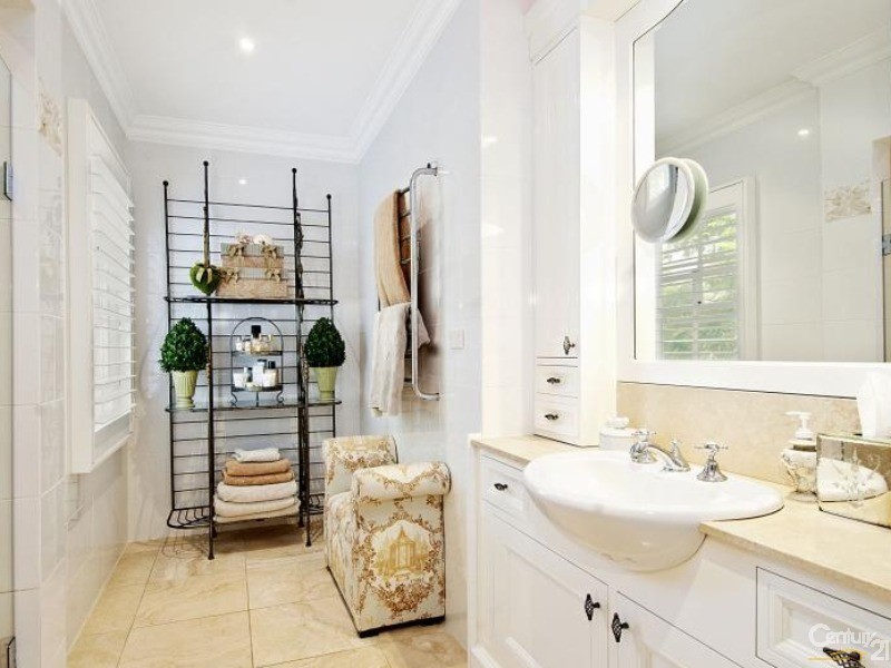 16 Ballandella Road, Toongabbie NSW 2146