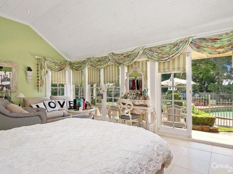 16 Ballandella Road, Toongabbie NSW 2146