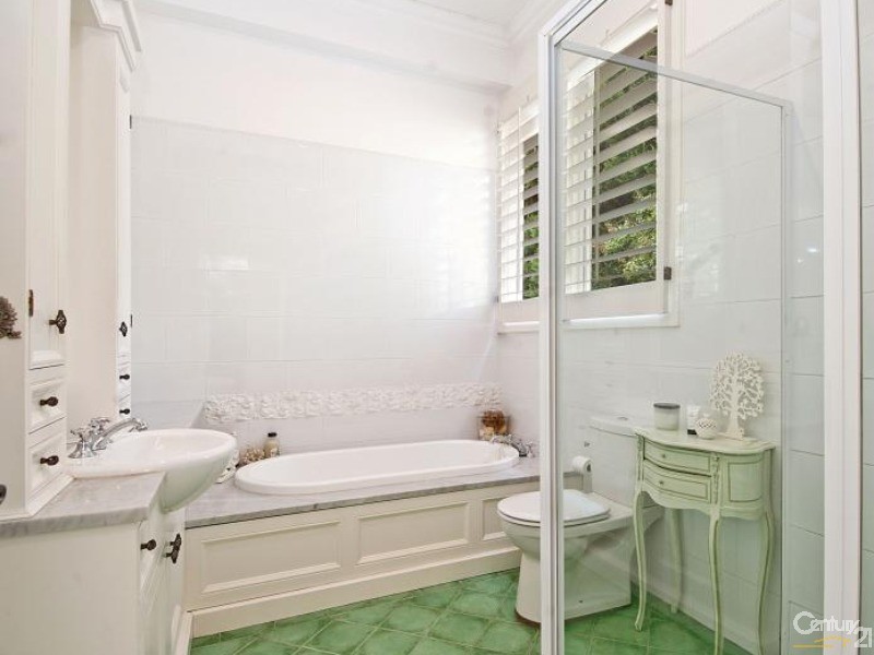 16 Ballandella Road, Toongabbie NSW 2146