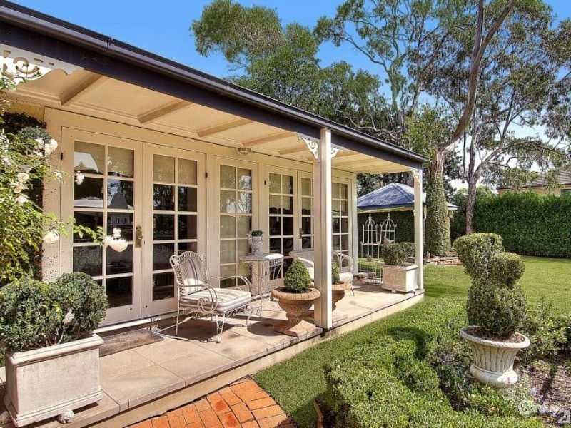 16 Ballandella Road, Toongabbie NSW 2146