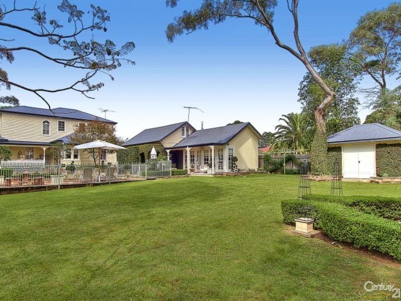 16 Ballandella Road, Toongabbie NSW 2146