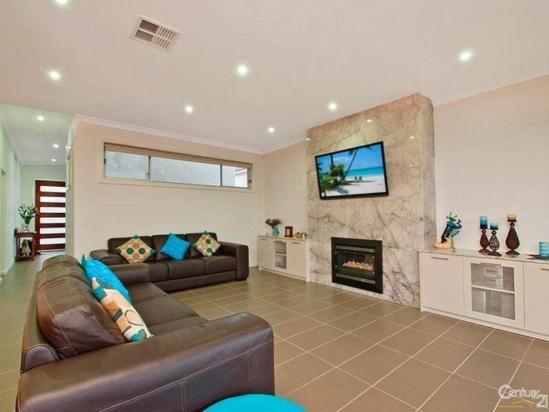 8 Bulli Road, Toongabbie NSW 2146