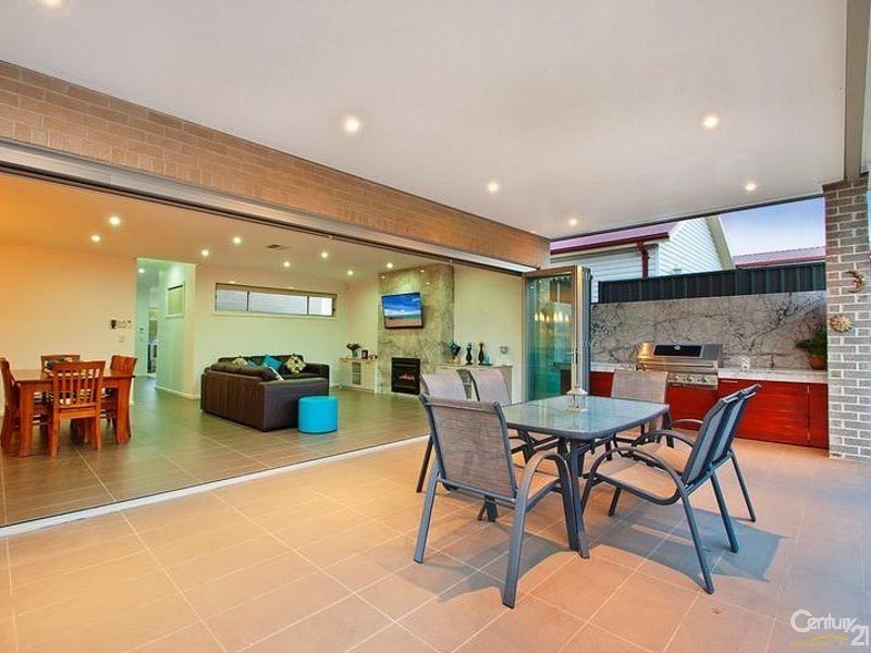 8 Bulli Road, Toongabbie NSW 2146
