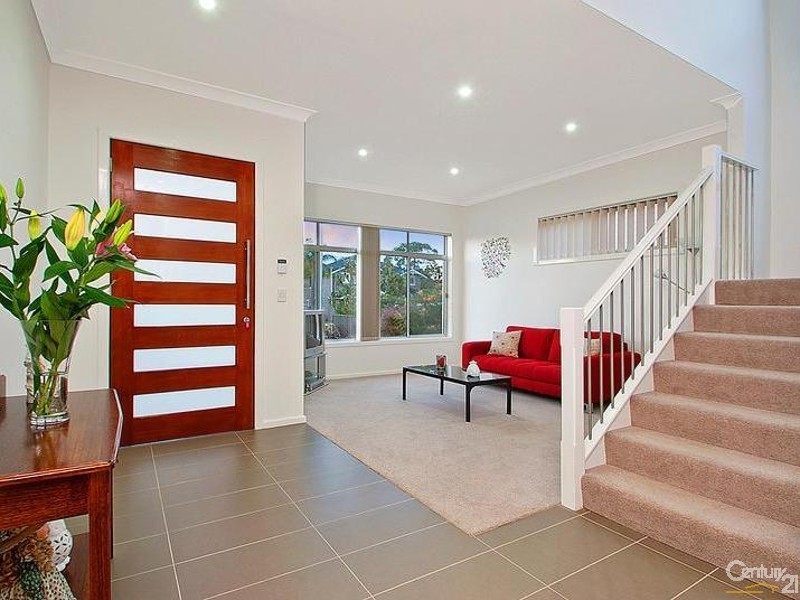 8 Bulli Road, Toongabbie NSW 2146