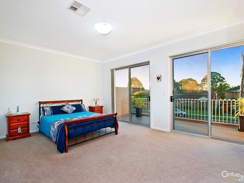 8 Bulli Road, Toongabbie NSW 2146