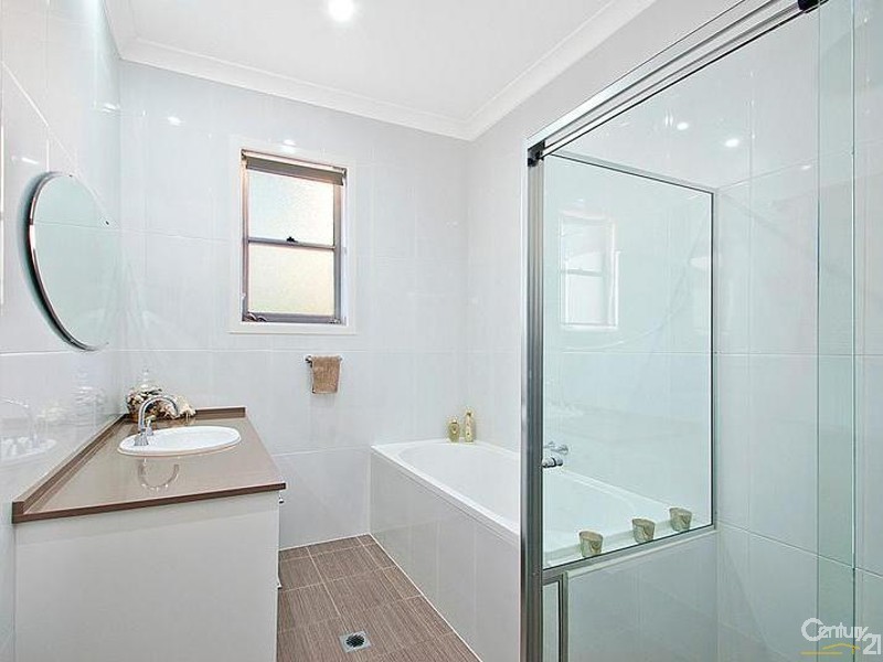 8 Bulli Road, Toongabbie NSW 2146
