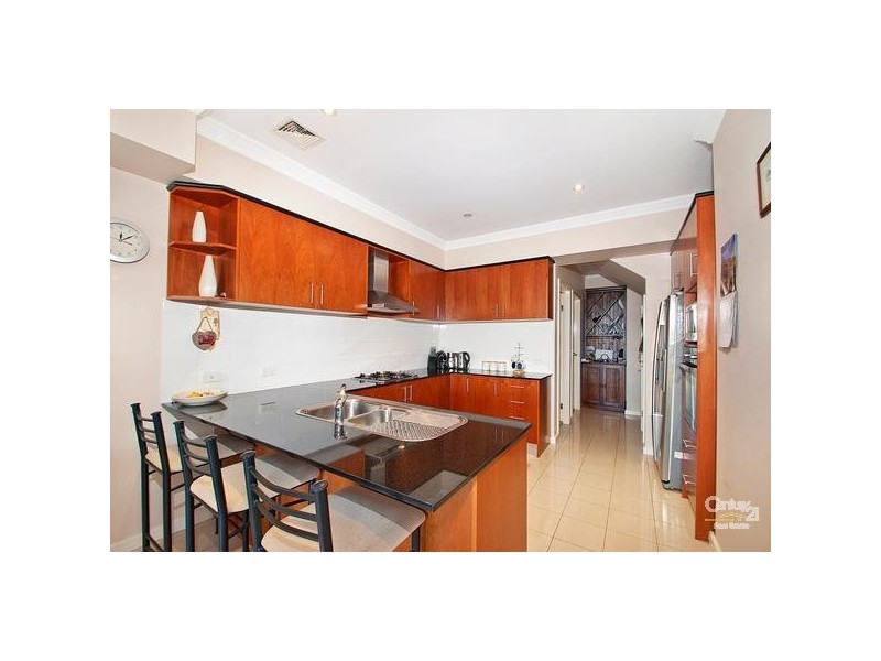 4 Valadon Pl, Bella Vista NSW 2153