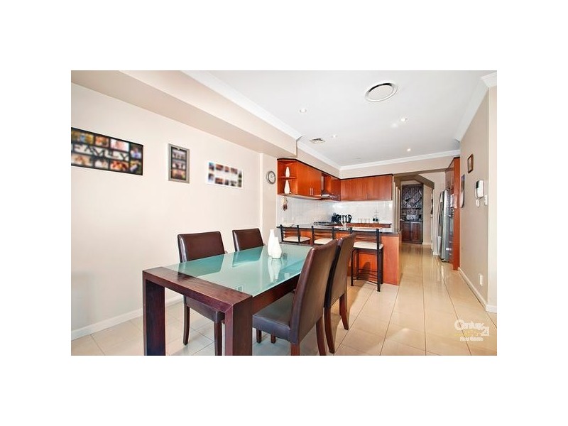 4 Valadon Pl, Bella Vista NSW 2153