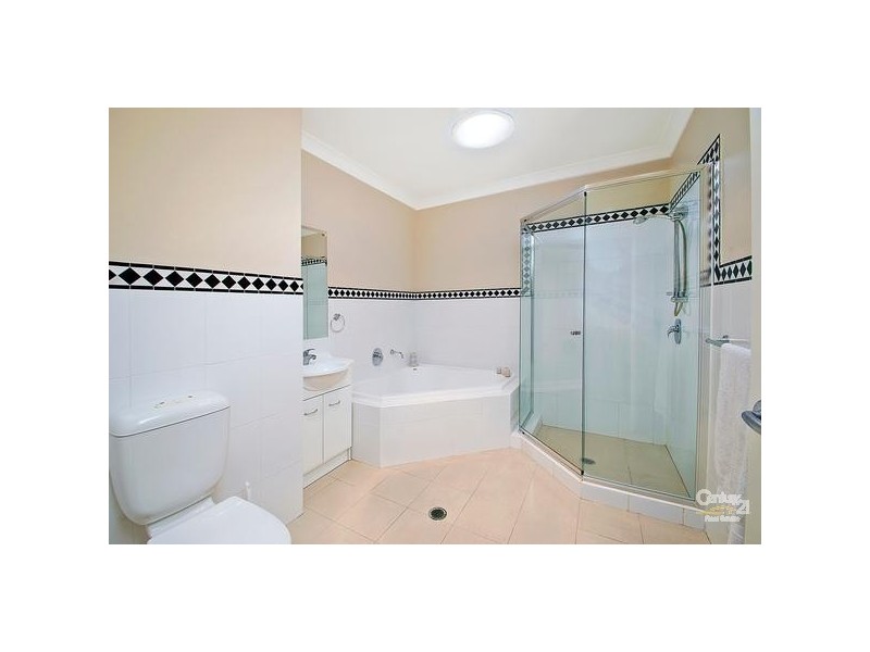 4 Valadon Pl, Bella Vista NSW 2153