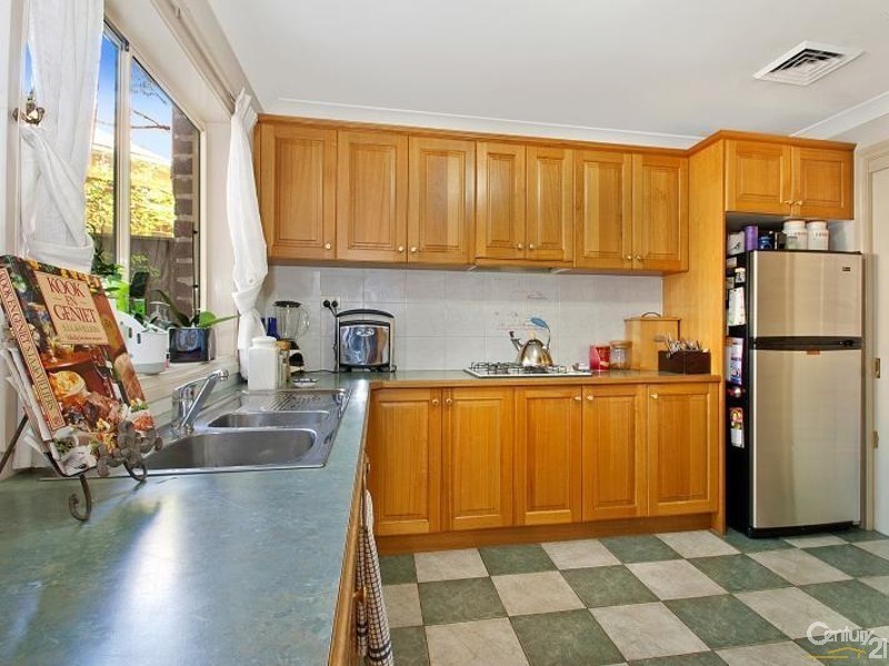 16 KINGUSSIE AVENUE, Castle Hill NSW 2154