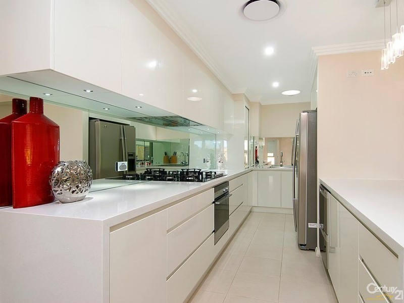 10 Settlers Avenue, Colebee NSW 2761