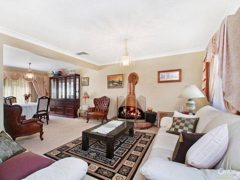 4 Cumberland Ave, Castle Hill NSW 2154