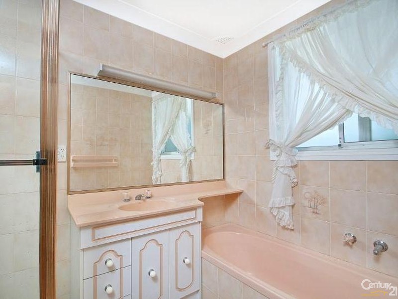 4 Cumberland Ave, Castle Hill NSW 2154