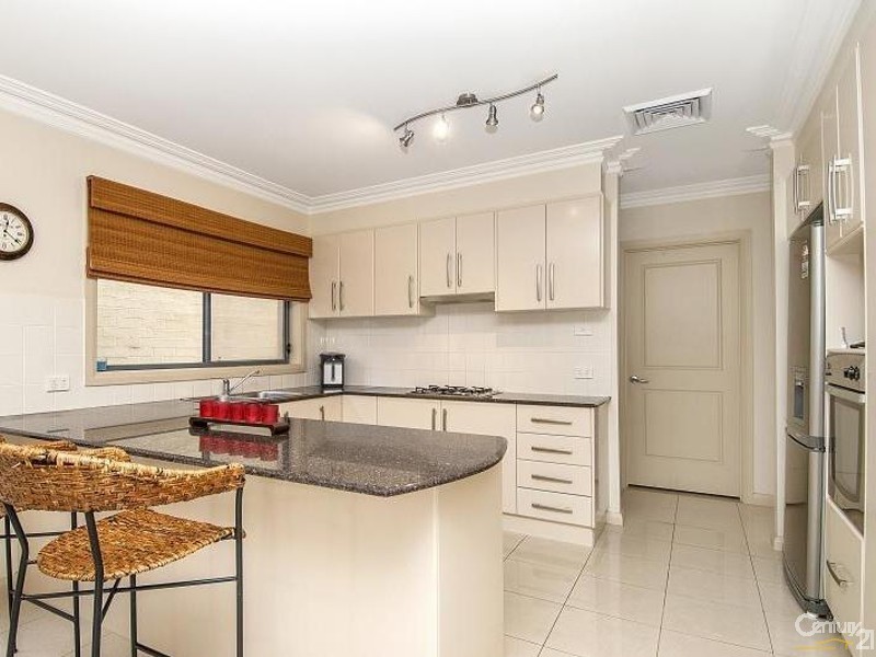 13 Government Farm Cres, Castle Hill NSW 2154