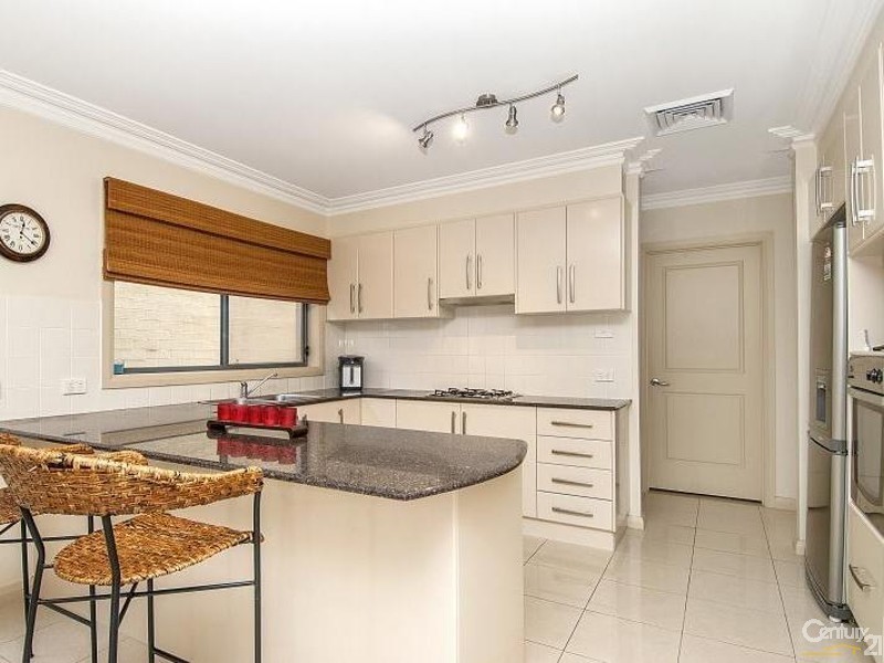 13 Government Farm Cres, Castle Hill NSW 2154