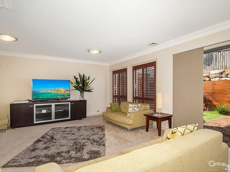 13 Government Farm Cres, Castle Hill NSW 2154