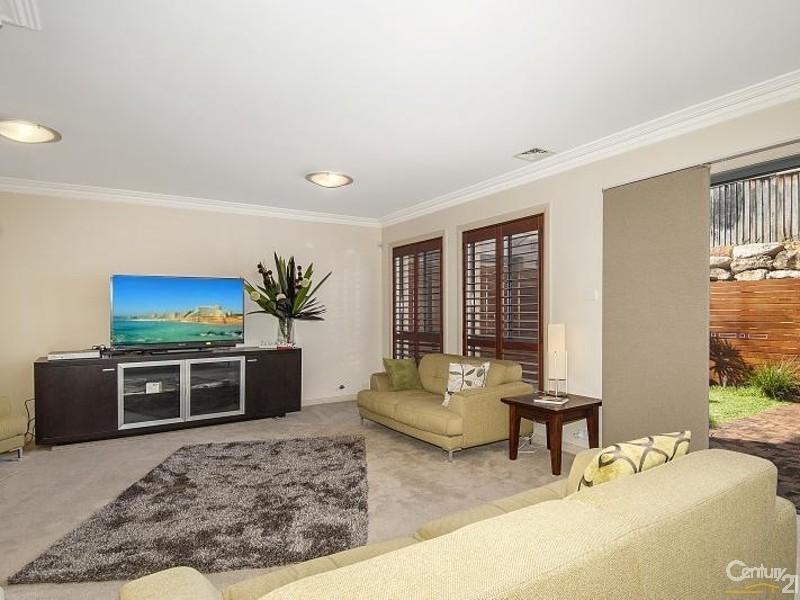 13 Government Farm Cres, Castle Hill NSW 2154