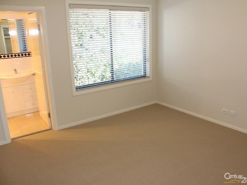 25 JACQUI CIRC, Bella Vista NSW 2153