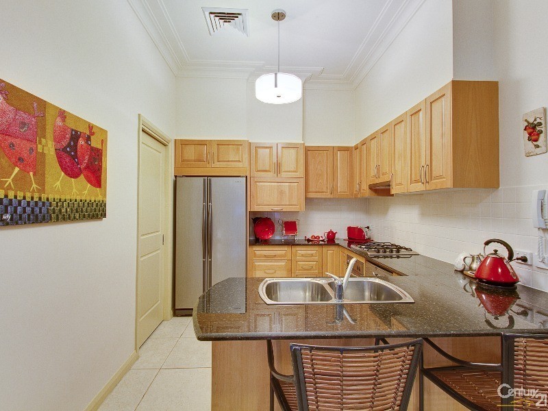 8 Government Farm Cres, Castle Hill NSW 2154