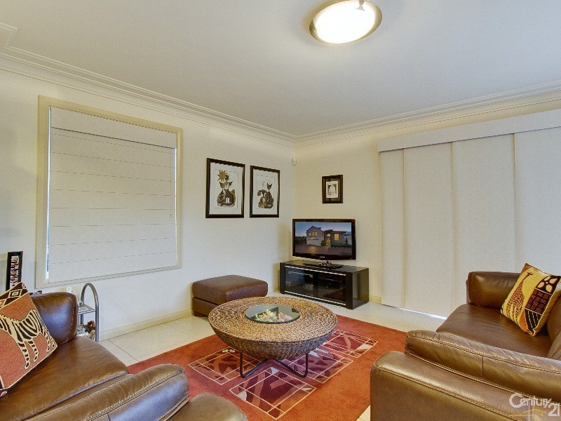 8 Government Farm Cres, Castle Hill NSW 2154